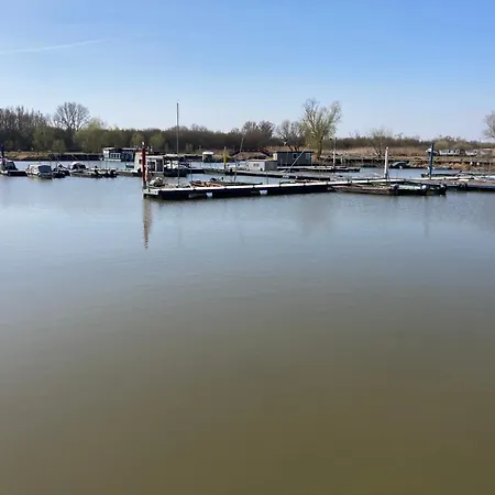 Anna Falusi Vendeghaz Appartement *